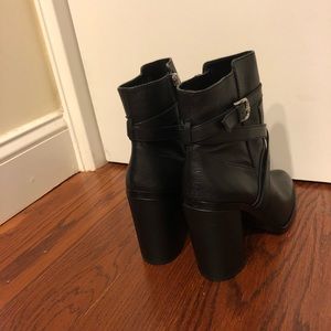 NWOT! Vince Camuto black short boots with zipper